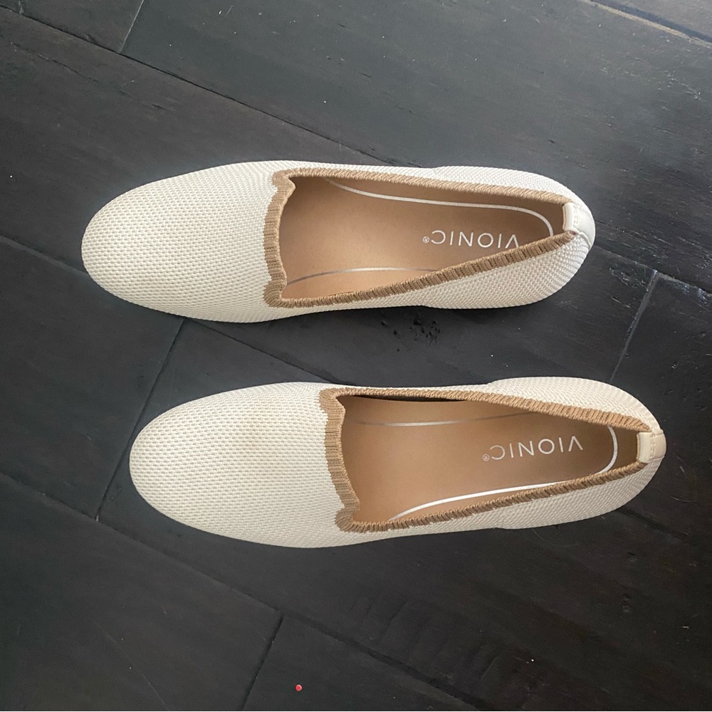 Vionic loafers never worn